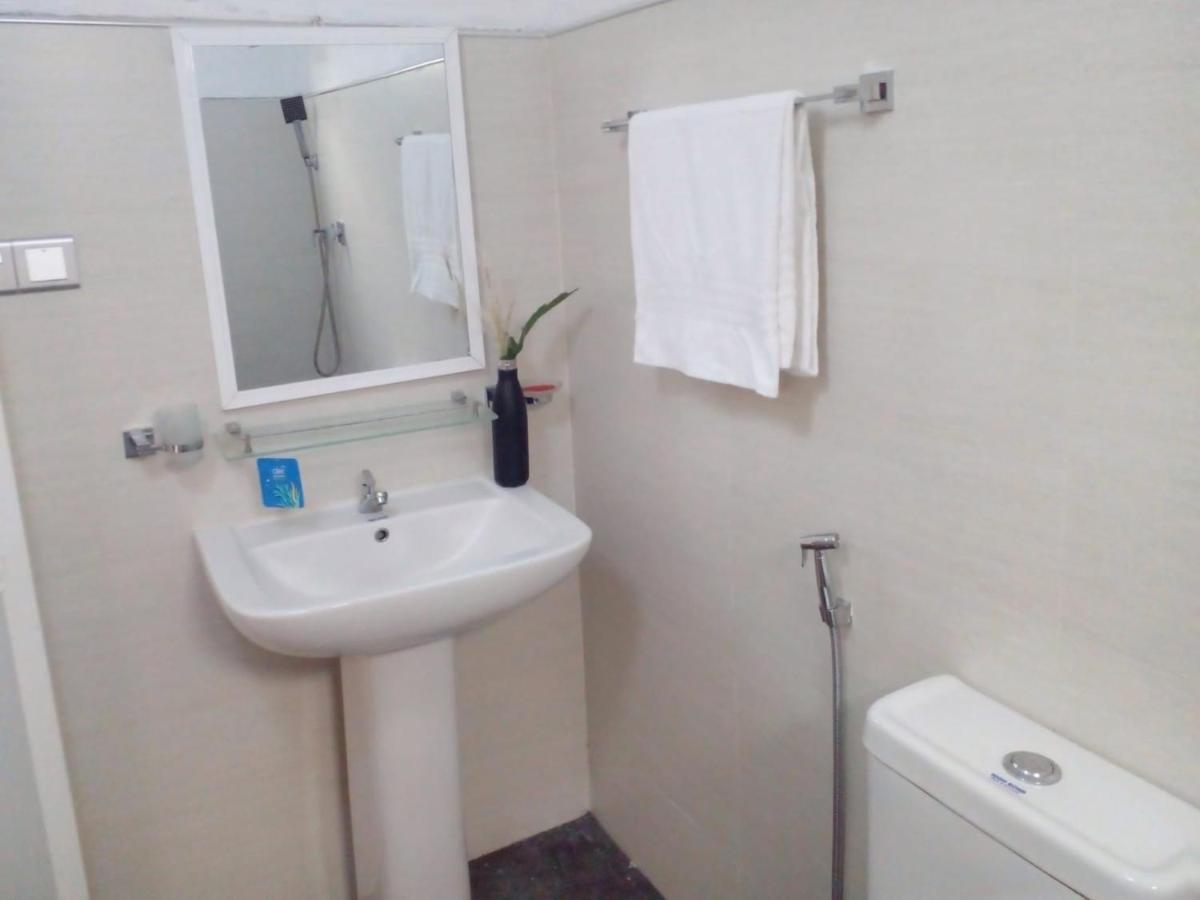 The Tourist Balcony Apartment Negombo Exterior photo