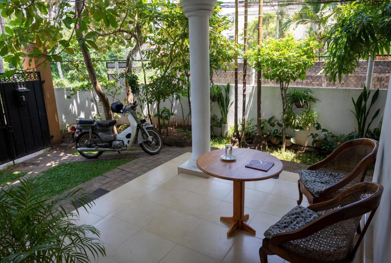 The Tourist Balcony Apartment Negombo Exterior photo